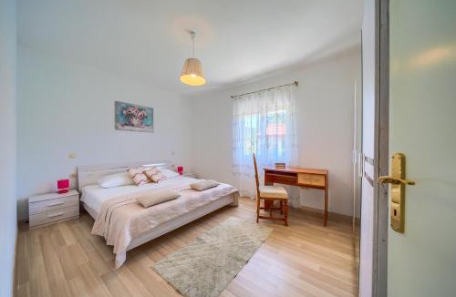Krusvar Villa | Villa with pool near Split
