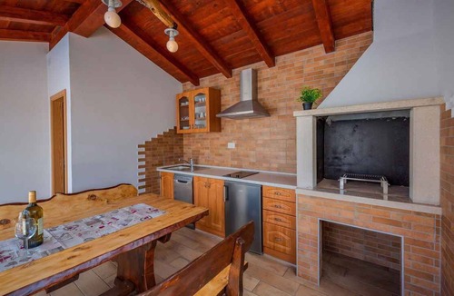 Lindar Villa | Villa with swimming pool and garden kitchen