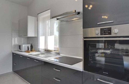 Lindar Villa | Villa with swimming pool and garden kitchen