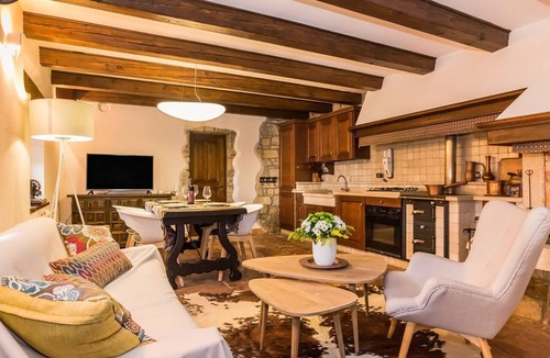 Buje Villa | Villa Zimzelen - Four Bedroom Villa, Sleeps 10