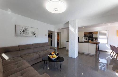 Srinjine House | Villa Zrincy near Split: heated pool, hot tub, all bedrooms are air conditioned.