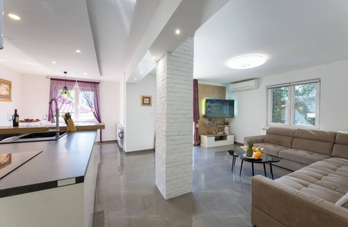 Srinjine House | Villa Zrincy near Split: heated pool, hot tub, all bedrooms are air conditioned.