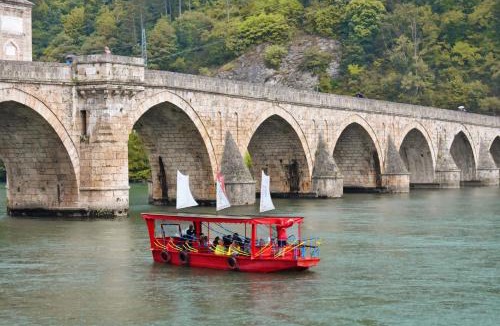 Visegrad Boat Rental | Vožnje brodićima Višegrad