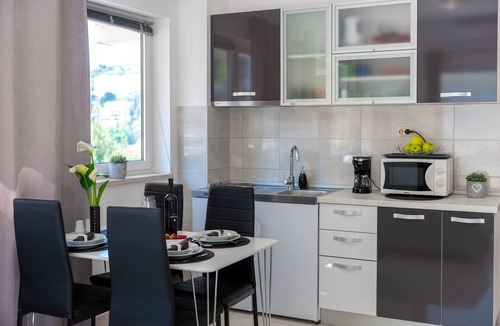Montovjerna Apartment | Well-equipped Modern studio apartment for couples/Parking space available
