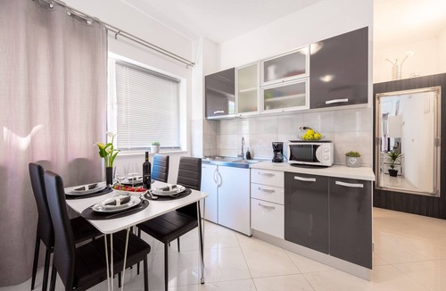 Montovjerna Apartment | Well-equipped Modern studio apartment for couples/Parking space available
