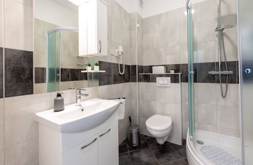 Montovjerna Apartment | Well-equipped Modern studio apartment for couples/Parking space available