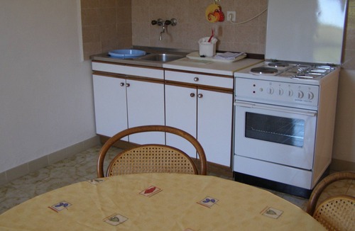 Brbinj Apartment | Wohnung mit zwei Schlafzimmern, direkt am Meer by Interhome