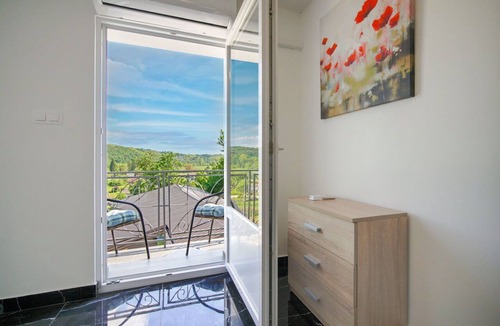Duga Resa House | Wonderful private villa for 7 people with WIFI, hot tub, TV, patio, pets allowed and panoramic v.
