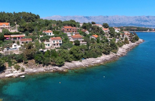 Cove Basina (Jelsa) House | Wonderful private villa for 4 people with A/C, WIFI, TV, terrace, pets allowed and parking