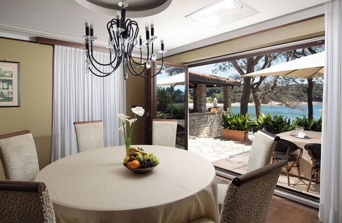 Fazana Villa | Wonderful private villa for 6 people with hot tub, WIFI, A/C, TV, terrace and pets allowed