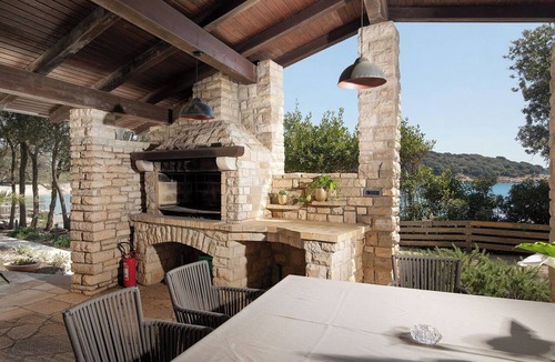 Fazana Villa | Wonderful private villa for 6 people with hot tub, WIFI, A/C, TV, terrace and pets allowed