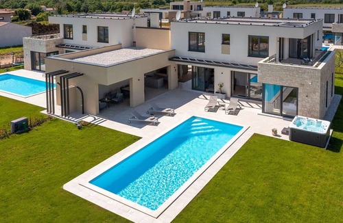 Nova Vas Villa | Wonderful private villa for 20 people with pool, A/C, WIFI, TV, terrace and pets allowed
