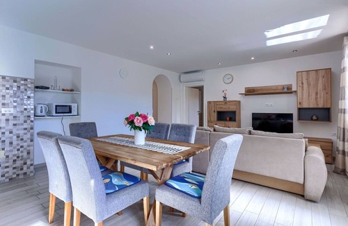 Gondolici House | Wonderful private villa for 8 guests with private pool, A/C, WIFI, TV and terrace