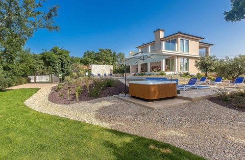 Ostrobradic Villa | Wonderful private villa for 10 people with WIFI, private pool, A/C, hot tub, TV and terrace