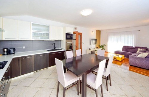 Primorski Dolac House | Wonderful private villa for 6 people with A/C, private pool, WIFI, TV, terrace and panoramic view