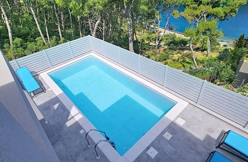 Splitska Villa | Wonderful private villa for 6 guests with private pool, WIFI, A/C, TV and terrace
