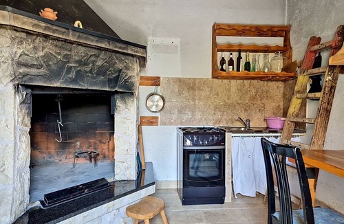 Oklaj House | Wonderful private villa for 2 guests with internet, hot tub, A/C, terrace and pets allowed