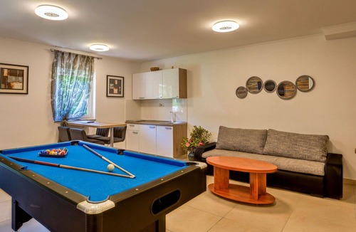 Pobri House | Wonderful villa for 10 guests with A/C, WIFI, hot tub, private pool, TV and patio