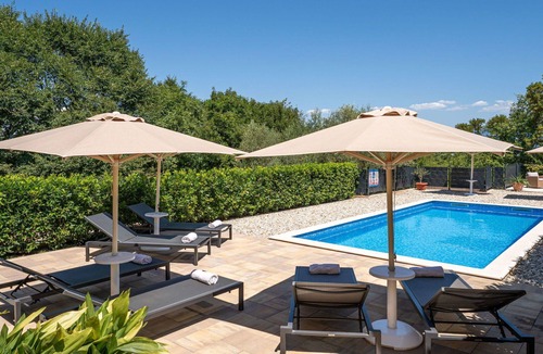 Tribulje House | Wonderful villa for 10 guests with WIFI, A/C, private pool, TV and terrace
