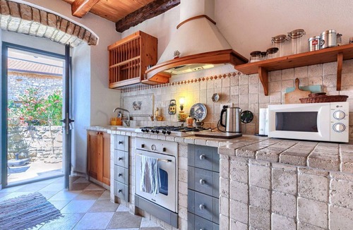 Vardica House | Wonderful villa for 3 guests with WIFI, A/C, terrace and panoramic view