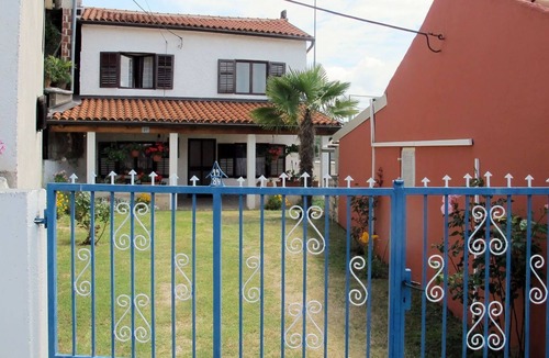 Frata House | Wonderful villa for 5 people with WIFI, TV, terrace, pets allowed and parking