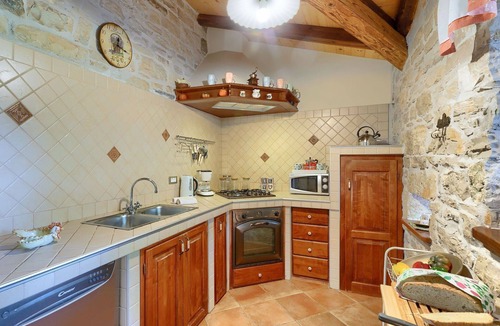 Medvidici House | Wonderful villa for 6 people with A/C, WIFI, private pool, TV and terrace