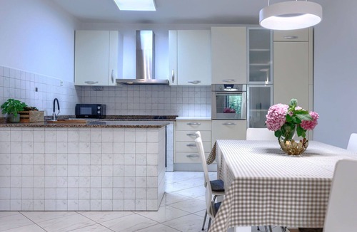 Topid House | Wonderful villa for 6 people with WIFI, A/C, private pool, TV and terrace