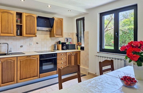Valica House | Wonderful villa with A/C, hot tub, private pool, internet, TV, terrace and pets allowed