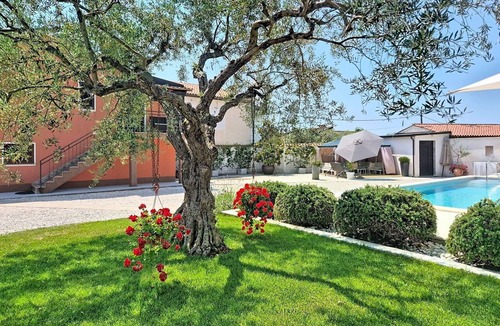 Valica House | Wonderful villa with A/C, hot tub, private pool, internet, TV, terrace and pets allowed