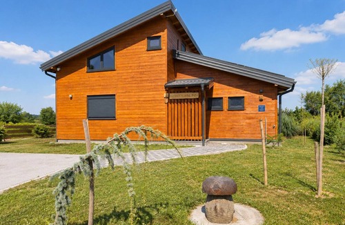 Vrbovec House | Wooden holiday home with a heated indoor saltwater pool near Vrbovec