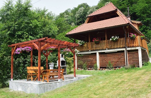 Ljubovija Ski Chalet | Wooden house located in Vrhpolje 10 km from Ljubovija Macva district.