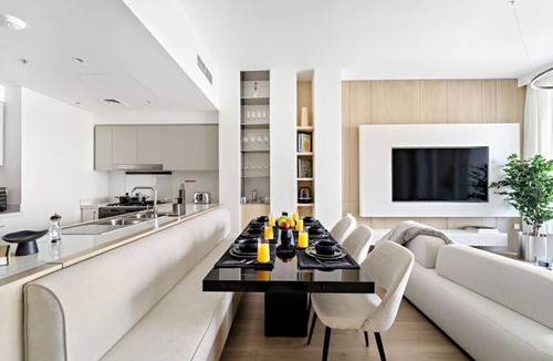 Downtown Dubai Apartment | WORLD CLASS | 3BR | Trendy Urban Hideaway