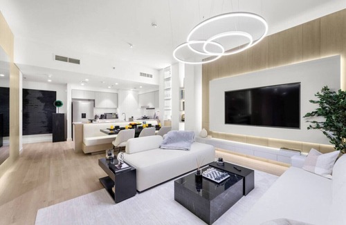 Downtown Dubai Apartment | WORLD CLASS | 3BR | Trendy Urban Hideaway