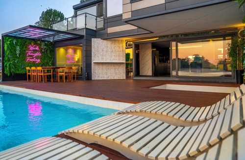 Cukarica Boat Rental | WTF lounge 4-bedroom house boat in Belgrade
