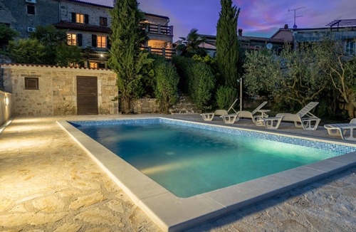 Vizinada House | Wunderschön eingerichtete Villa mit Pool und Garten by Interhome