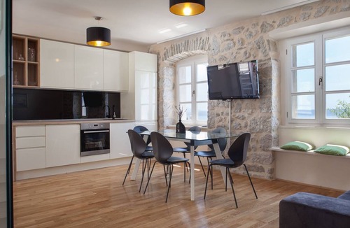 Podgora House | Wunderschöne Steinvilla mit tollem Ausblick by Interhome