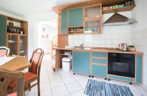 Trenta House | Yellow house