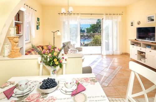 Vrboska Apartment | Your perfect holiday starts here! Lovely Apartment Villa Madalena, ISLAND HVAR