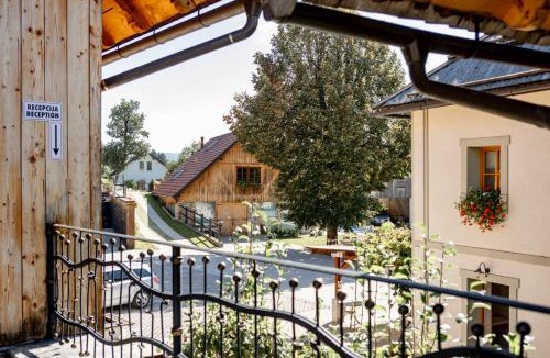 Stari Trg pri Lozu Hostel | Youth Hostel Arsviva
