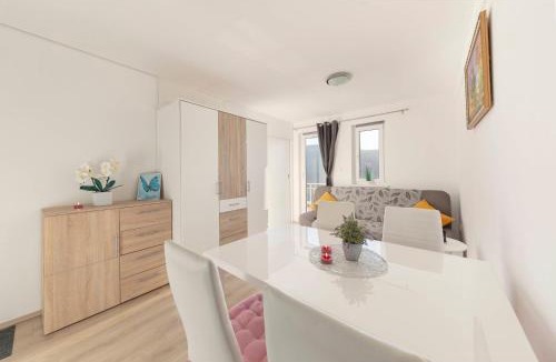 Zuzemberk Apartment | Zidanica med Trtami