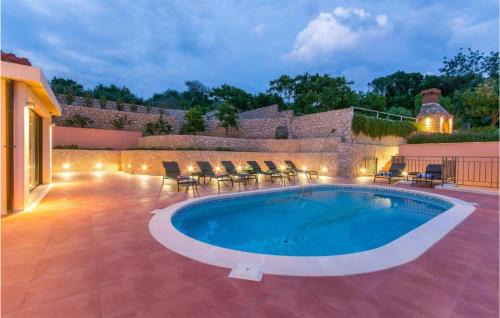 1 Bedroom Nice Apartment In Molunat