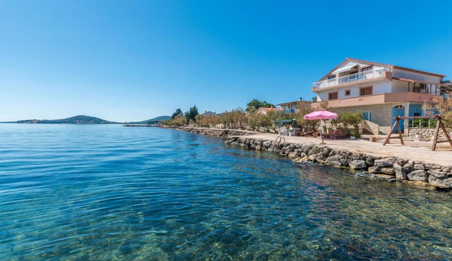 1 bedroom stunning apartment in Nevidane