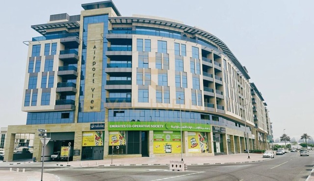1BR Near Metro-Airport Ideal for Families & Biz in Dubai