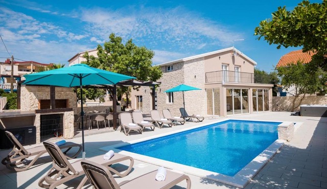 1oak villa