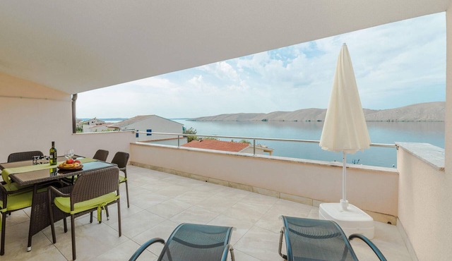 2 bedroom awesome apartment in Miskovici in Miskovici