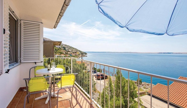 2 bedroom beach front apartment in Lukovo Sugarje in Lukovo Sugarje