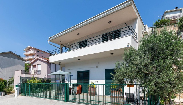 2 bedroom beautiful apartment in Ploce