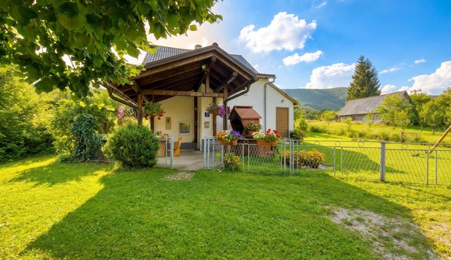 2 BR House By The Creek near Plitvice Lakes, Korenica, Croatia