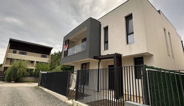 3-bedroom house in Otopeni with AC, heating, terrace, garden, private parking in Otopeni
