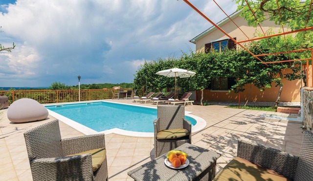 3 Bedroom Nice Home in Labin